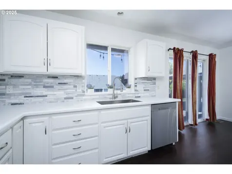 2589 Golfview Avenue Sutherlin OR 97479