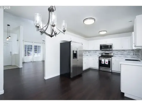 2589 Golfview Avenue Sutherlin OR 97479