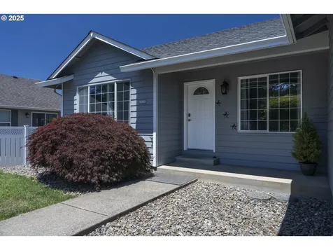 2589 Golfview Avenue Sutherlin OR 97479