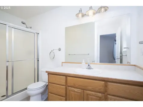 2589 Golfview Avenue Sutherlin OR 97479