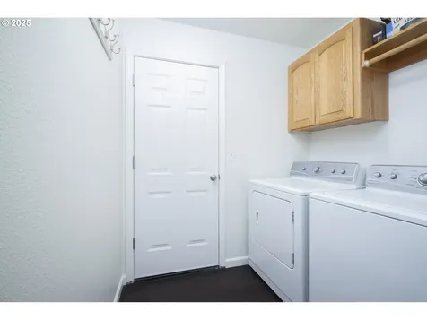 2589 Golfview Avenue Sutherlin OR 97479