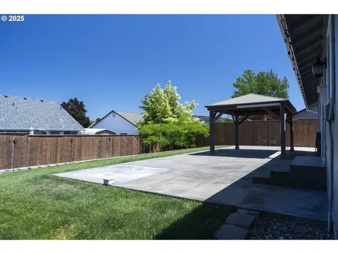 2589 Golfview Avenue Sutherlin OR 97479