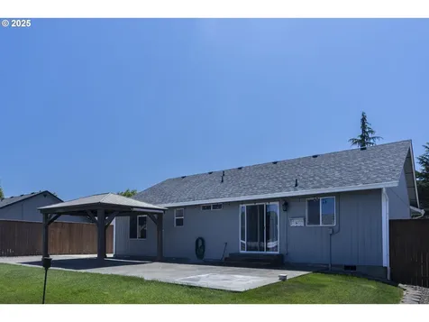 2589 Golfview Avenue Sutherlin OR 97479