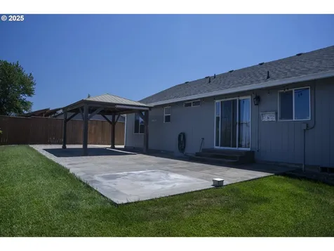 2589 Golfview Avenue Sutherlin OR 97479