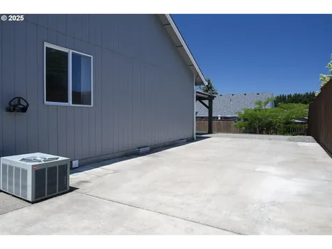 2589 Golfview Avenue Sutherlin OR 97479