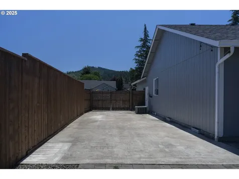 2589 Golfview Avenue Sutherlin OR 97479