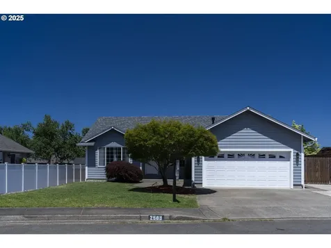 2589 Golfview Avenue Sutherlin OR 97479