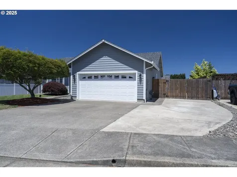 2589 Golfview Avenue Sutherlin OR 97479