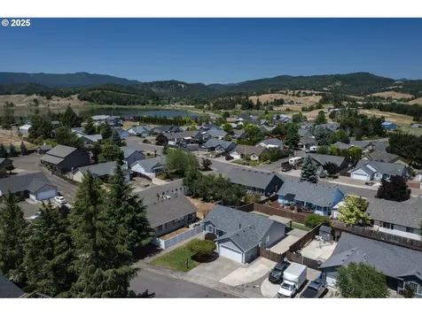 2589 Golfview Avenue Sutherlin OR 97479