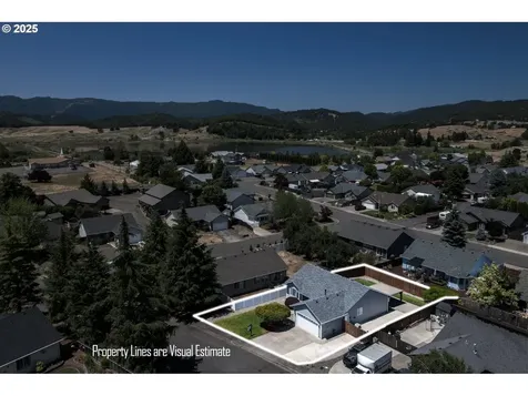 2589 Golfview Avenue Sutherlin OR 97479