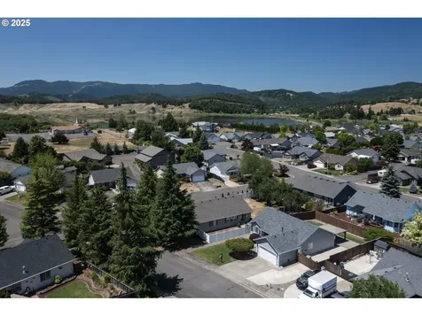 2589 Golfview Avenue Sutherlin OR 97479
