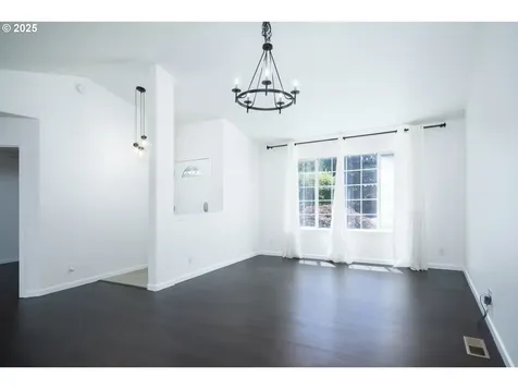 2589 Golfview Avenue Sutherlin OR 97479
