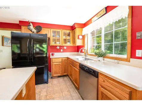 586 S 68th Place Springfield OR 97478