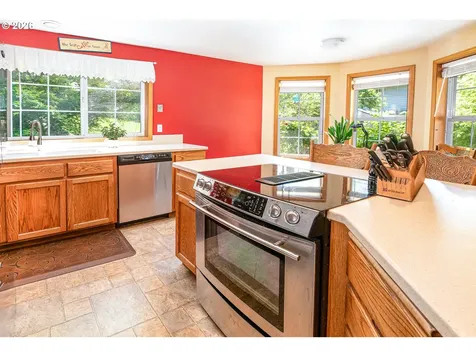 586 S 68th Place Springfield OR 97478