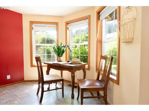 586 S 68th Place Springfield OR 97478