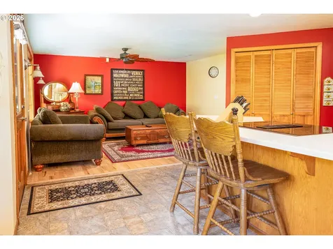 586 S 68th Place Springfield OR 97478