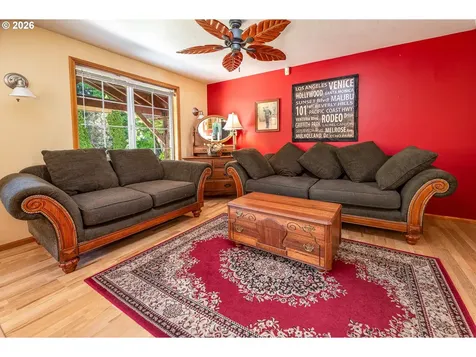 586 S 68th Place Springfield OR 97478