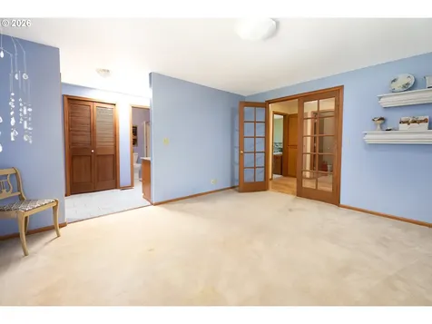 586 S 68th Place Springfield OR 97478