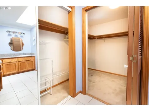 586 S 68th Place Springfield OR 97478
