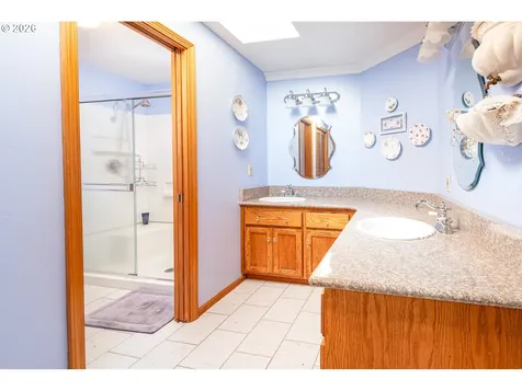 586 S 68th Place Springfield OR 97478