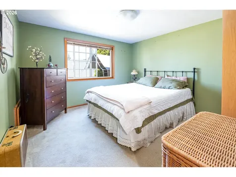 586 S 68th Place Springfield OR 97478