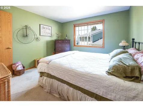 586 S 68th Place Springfield OR 97478