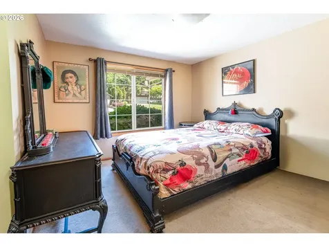 586 S 68th Place Springfield OR 97478