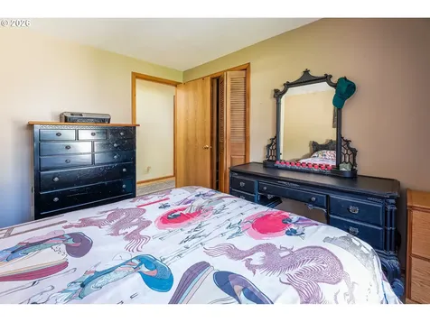 586 S 68th Place Springfield OR 97478