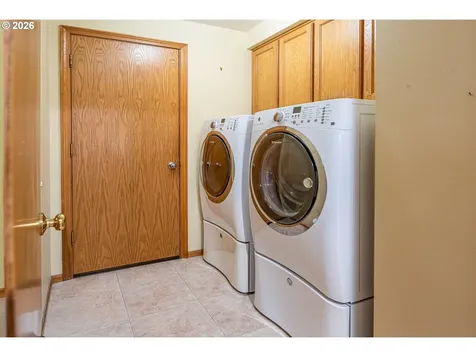 586 S 68th Place Springfield OR 97478