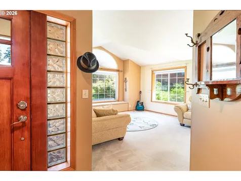 586 S 68th Place Springfield OR 97478