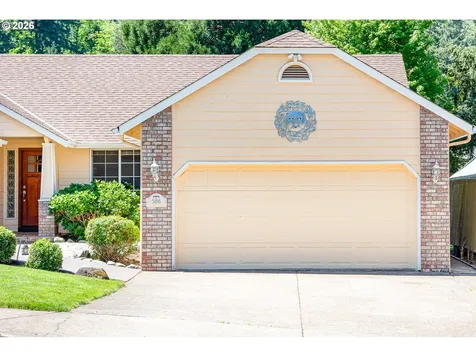 586 S 68th Place Springfield OR 97478