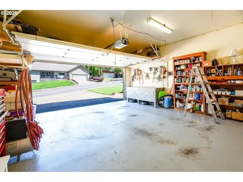 586 S 68th Place Springfield OR 97478