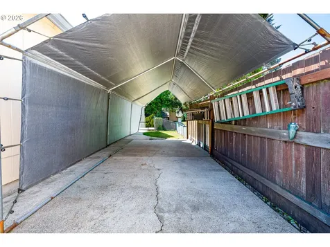 586 S 68th Place Springfield OR 97478
