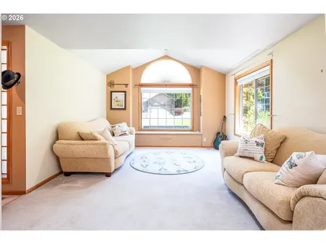 586 S 68th Place Springfield OR 97478