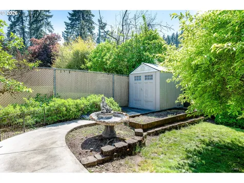 586 S 68th Place Springfield OR 97478