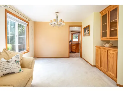 586 S 68th Place Springfield OR 97478