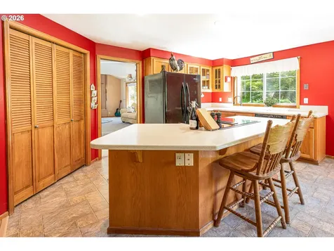 586 S 68th Place Springfield OR 97478