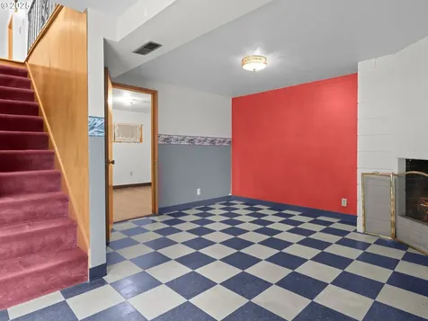 1142 High Street Gladstone OR 97027
