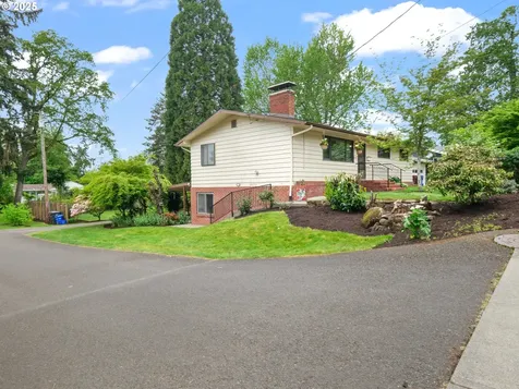 1142 High Street Gladstone OR 97027