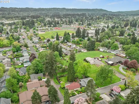 1142 High Street Gladstone OR 97027