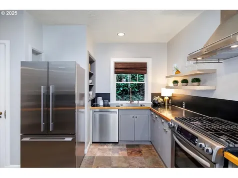 2748 SW Old Orchard Road Portland OR 97201
