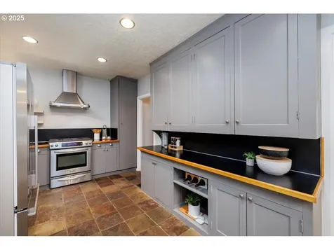 2748 SW Old Orchard Road Portland OR 97201