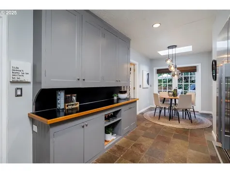 2748 SW Old Orchard Road Portland OR 97201