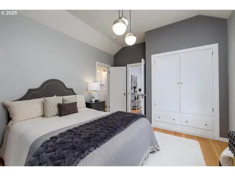 2748 SW Old Orchard Road Portland OR 97201