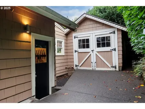 2748 SW Old Orchard Road Portland OR 97201