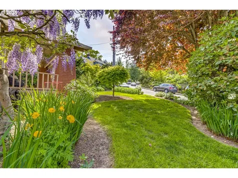 2748 SW Old Orchard Road Portland OR 97201