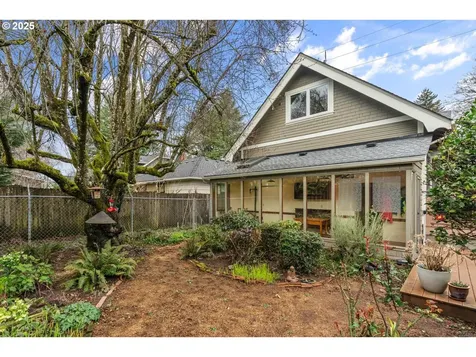 1144 SE Nehalem Street Portland OR 97202