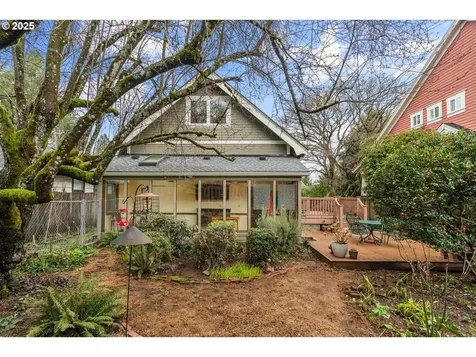 1144 SE Nehalem Street Portland OR 97202