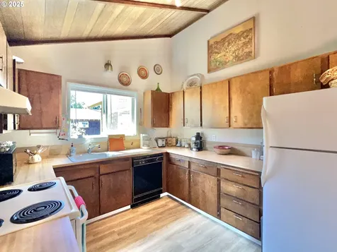 25975 David Avenue Rockaway Beach OR 97136
