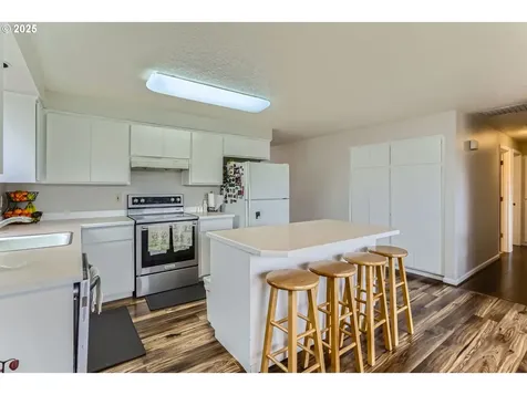 21651 SW Kristin Court Beaverton OR 97003